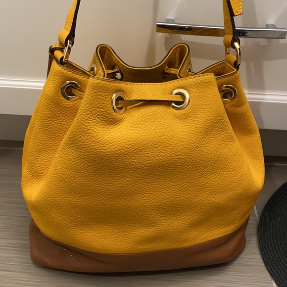 Michael Kors bucket bag , tan and mustard color. - Picture 4 of 10